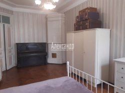 1-комнатная квартира (50м2) на продажу по адресу Суворовский просп., 33— фото 2 из 16