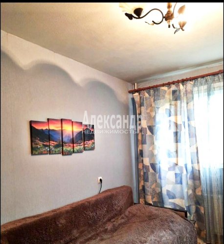 3-комнатная квартира (60м2) на продажу по адресу Тимуровская ул., 12— фото 1 из 10