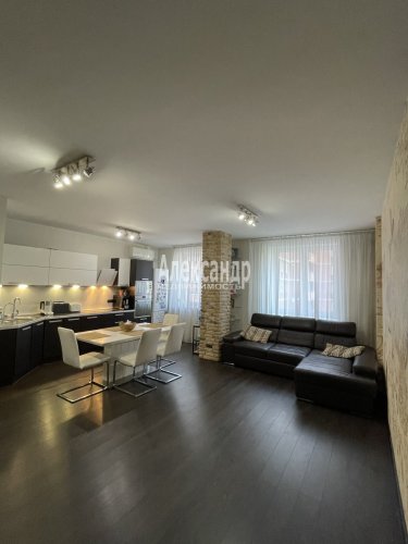 3-комнатная квартира (77м2) на продажу по адресу Софийская ул., 28— фото 1 из 18