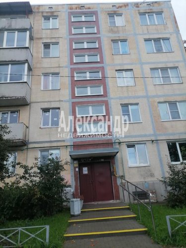 1-комнатная квартира (30м2) на продажу по адресу Приозерск г., Маяковского ул., 15— фото 1 из 15