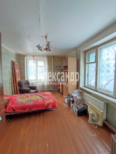 3-комнатная квартира (67м2) на продажу по адресу Кириши г., Советская ул., 12— фото 1 из 7
