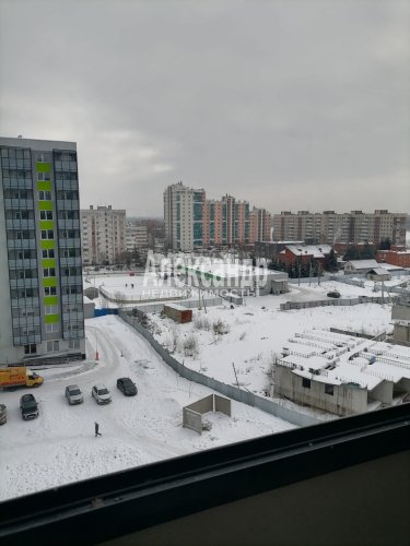 1-комнатная квартира (36м2) на продажу по адресу Свердлова пос., Западный пр-зд, 13— фото 1 из 6