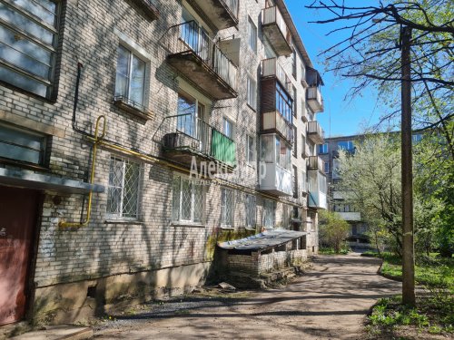 2-комнатная квартира (43м2) на продажу по адресу Волхов г., Александра Лукьянова ул., 20— фото 1 из 20