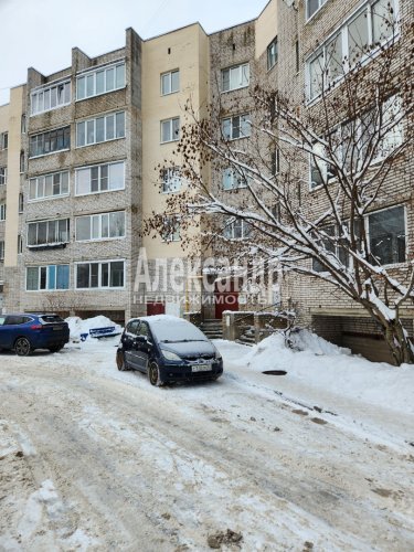 2-комнатная квартира (48м2) на продажу по адресу Кириши г., Волховская наб., 28— фото 1 из 11