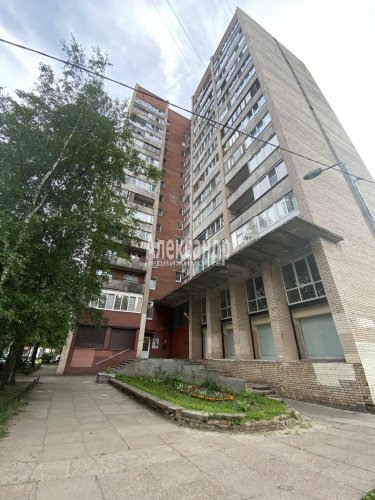 2 комнаты в 12-комнатной квартире (235м2) на продажу по адресу Энгельса пр., 149— фото 1 из 22