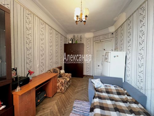 Комната в 5-комнатной квартире (171м2) на продажу по адресу Приморский просп., 14— фото 1 из 10