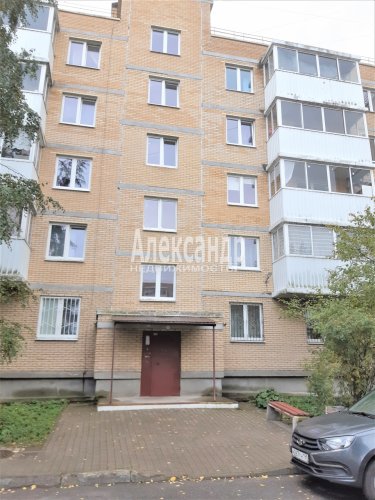 4-комнатная квартира (102м2) на продажу по адресу Красное Село г., Красногородская ул., 9— фото 1 из 11
