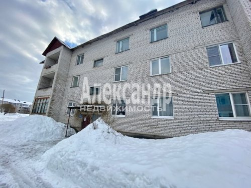 3-комнатная квартира (63м2) на продажу по адресу Лужайка пос., Пограничная ул., 6— фото 1 из 16