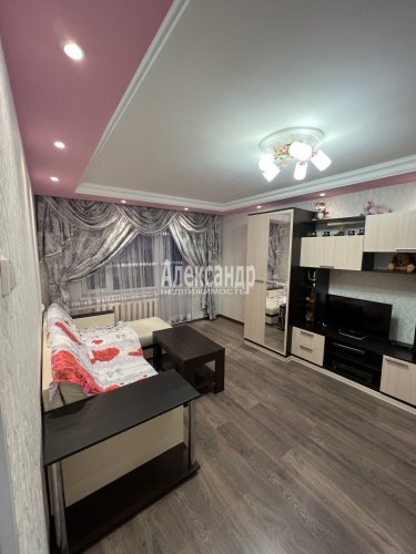 3-комнатная квартира (60м2) на продажу по адресу Гаврилово пос., Школьная ул., 6— фото 1 из 25