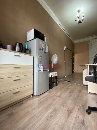 Комната в 8-комнатной квартире (157м2) на продажу по адресу Кирочная ул., 8— фото 1 из 13