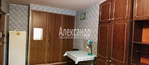 Комната в 11-комнатной квартире (196м2) на продажу по адресу Искровский просп., 6— фото 1 из 12