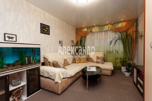 4-комнатная квартира (78м2) на продажу по адресу Ветеранов просп., 104— фото 1 из 23