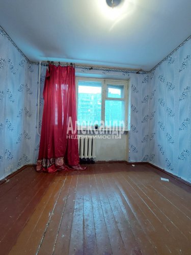 Комната в 1-комнатной квартире (18м2) на продажу по адресу Кириши г., Школьный пер., 1— фото 1 из 7