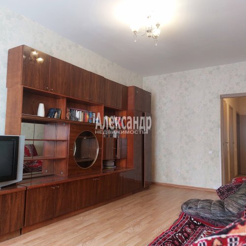 1-комнатная квартира (44м2) на продажу по адресу Отрадное г., Никольское шос., 2— фото 1 из 19