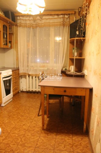 2-комнатная квартира (51м2) на продажу по адресу Красное Село г., Нарвская ул., 2— фото 1 из 18