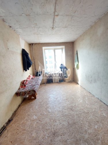 Комната в 6-комнатной квартире (100м2) на продажу по адресу Кириши г., Комсомольская ул., 3— фото 1 из 6