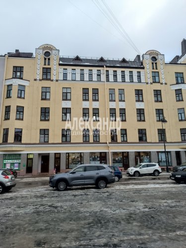 Комната в 4-комнатной квартире (145м2) на продажу по адресу Выборг г., Суворова просп., 25— фото 1 из 16
