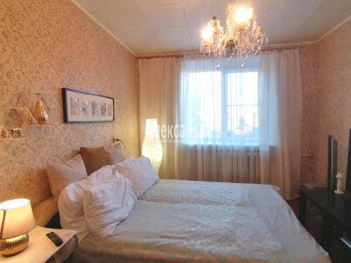 3-комнатная квартира (68м2) на продажу по адресу Колпино г., Ленина пр., 79— фото 1 из 26