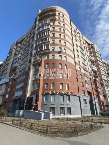 1-комнатная квартира (43м2) на продажу по адресу Искровский просп., 32— фото 1 из 15