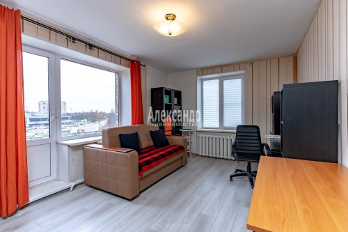2-комнатная квартира (43м2) на продажу по адресу Ленсовета ул., 81— фото 1 из 27