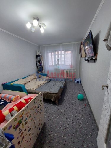 2-комнатная квартира (44м2) на продажу по адресу Кириши г., Ленина просп., 17— фото 1 из 12