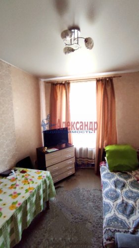 Комната в 8-комнатной квартире (100м2) на продажу по адресу Павлово село, Быкова ул., 33— фото 1 из 7