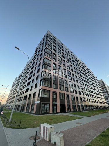 4-комнатная квартира (126м2) на продажу по адресу Среднерогатская ул., 13— фото 1 из 19