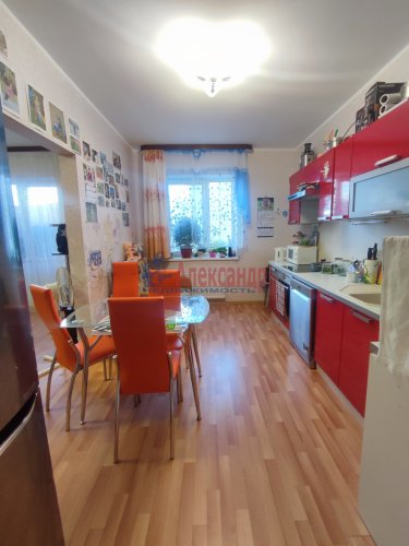 3-комнатная квартира (89м2) на продажу по адресу Кириши г., Волховская наб., 44— фото 1 из 14