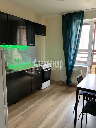 1-комнатная квартира (31м2) на продажу по адресу Русановская ул., 16— фото 1 из 18
