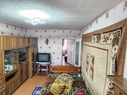 2-комнатная квартира (52м2) на продажу по адресу Платформа 69 км пос., Заводская ул., 10— фото 1 из 17