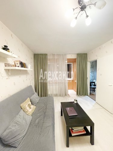 1-комнатная квартира (37м2) на продажу по адресу Новаторов бул., 24— фото 1 из 10