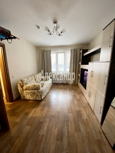 1-комнатная квартира (35м2) на продажу по адресу Дунайский просп., 14— фото 1 из 13