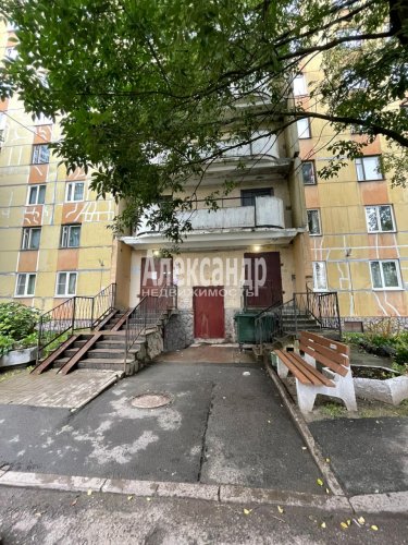 3-комнатная квартира (70м2) на продажу по адресу Ленинский пр., 100— фото 1 из 25