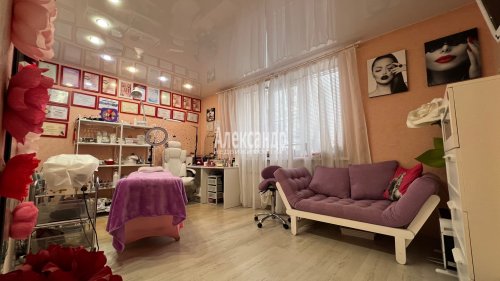 3-комнатная квартира (66м2) на продажу по адресу Выборг г., Гагарина ул., 14— фото 1 из 19