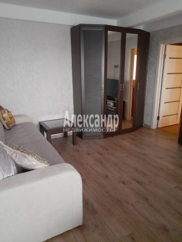 1-комнатная квартира (45м2) на продажу по адресу Шаврова ул., 5— фото 1 из 15
