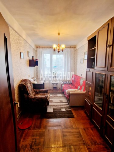 4-комнатная квартира (73м2) на продажу по адресу Суздальский просп., 9— фото 1 из 13