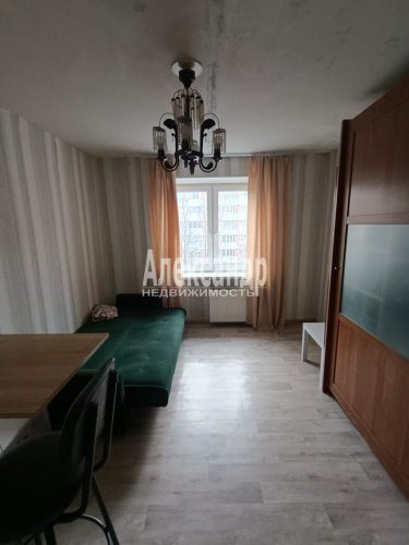 Комната в 8-комнатной квартире (195м2) на продажу по адресу Демьяна Бедного ул., 29— фото 1 из 10