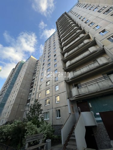 2-комнатная квартира (57м2) на продажу по адресу Богатырский просп., 30— фото 1 из 17