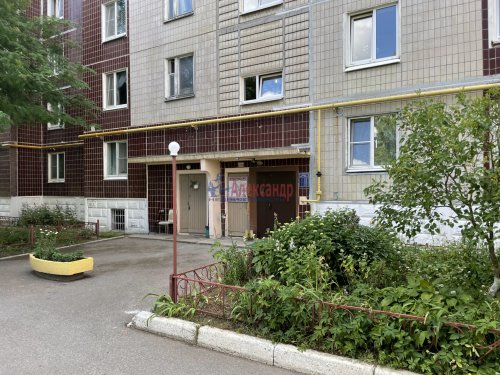 1-комнатная квартира (41м2) на продажу по адресу Отрадное г., Гагарина ул., 18— фото 1 из 18