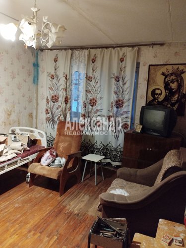 1-комнатная квартира (32м2) на продажу по адресу Шушары пос., Колпинское шос., 47— фото 1 из 9