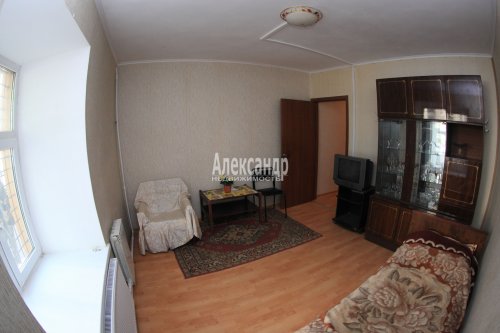 2-комнатная квартира (41м2) на продажу по адресу Социалистическая ул., 24— фото 1 из 12