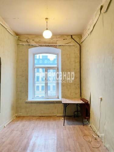 Комната в 20-комнатной квартире (300м2) на продажу по адресу Розенштейна ул., 33— фото 1 из 12