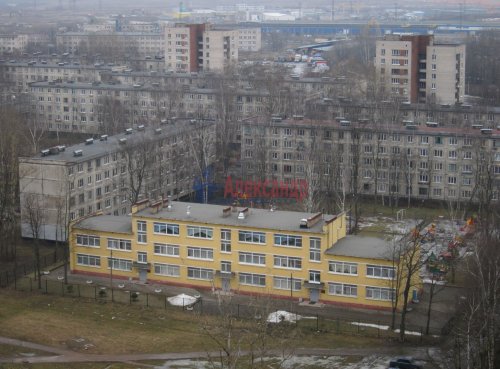 1-комнатная квартира (30м2) на продажу по адресу Большевиков просп., 63— фото 1 из 6