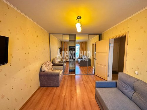 1-комнатная квартира (32м2) на продажу по адресу Бухарестская ул., 146— фото 1 из 21
