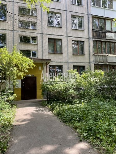 2-комнатная квартира (46м2) на продажу по адресу Ветеранов просп., 151— фото 1 из 13