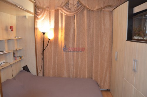Комната в 3-комнатной квартире (61м2) на продажу по адресу Есенина ул., 14— фото 1 из 5