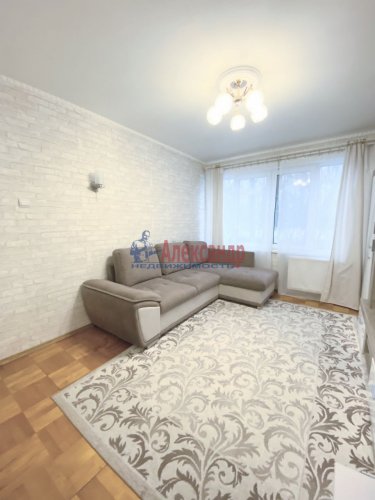 3-комнатная квартира (60м2) на продажу по адресу Сиреневый бул., 4— фото 1 из 19