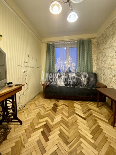 3-комнатная квартира (56м2) на продажу по адресу Новоизмайловский просп., 21— фото 1 из 25