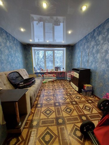 Комната в 6-комнатной квартире (102м2) на продажу по адресу Кириши г., Комсомольская ул., 1— фото 1 из 6