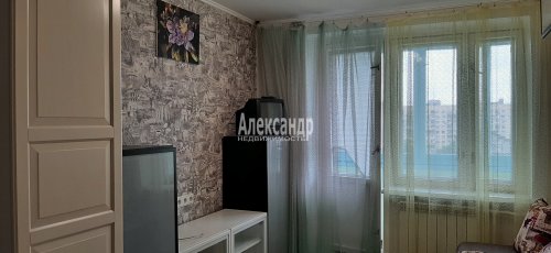 Комната в 6-комнатной квартире (233м2) на продажу по адресу Луначарского пр., 58— фото 1 из 31